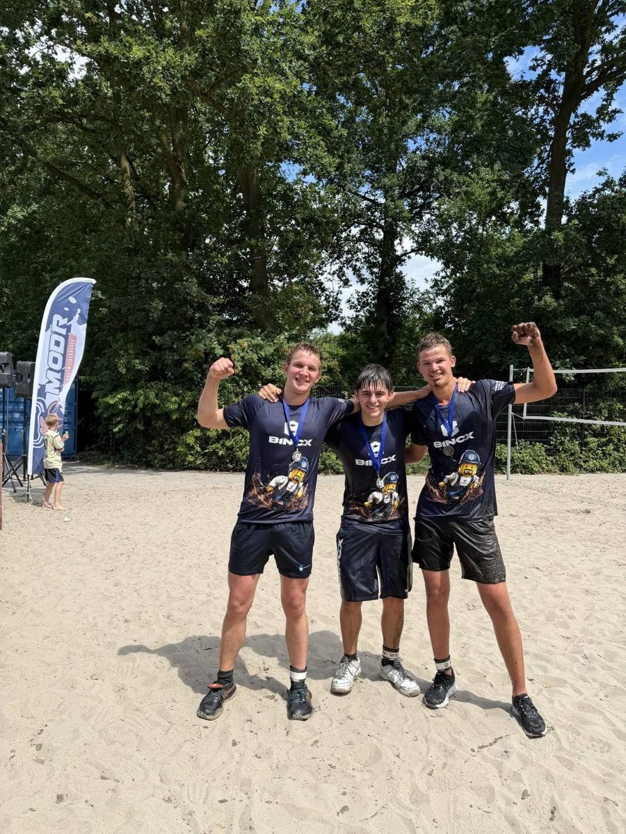 Custom bedrukte sportshirts van Ropastijl voor BINCX op het MODR-toernooi in Kootwijkerbroek