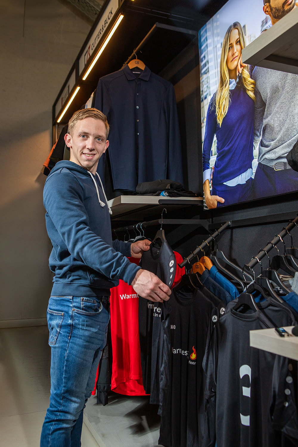 Koos Jongejan van Ropastijl in de showroom